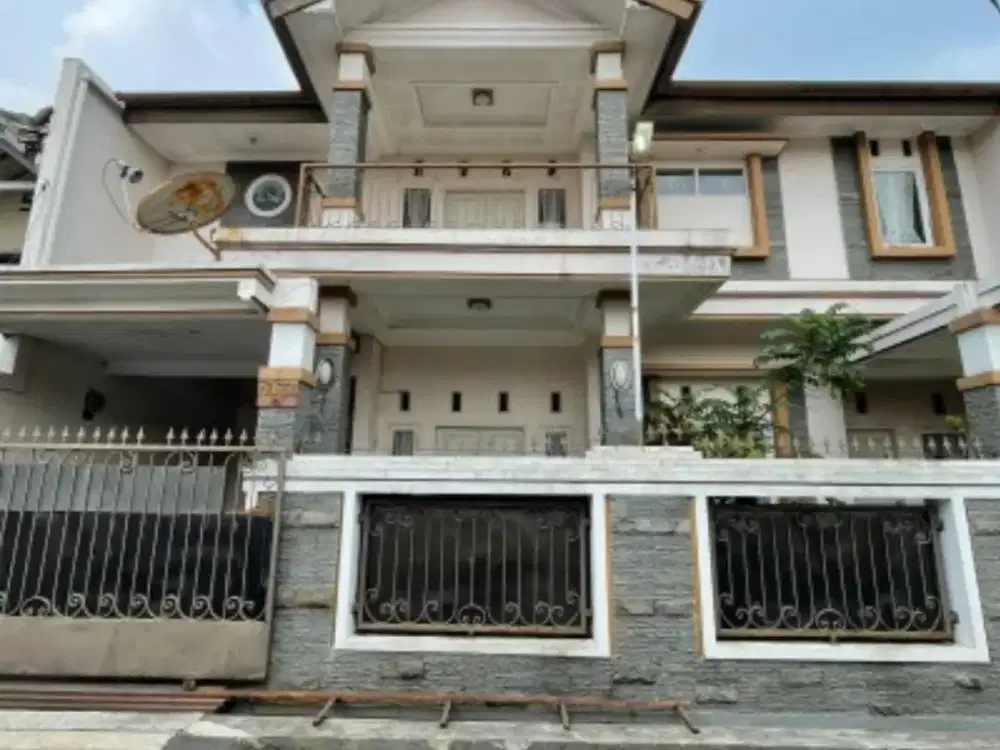 DILELANG MURAH Rumah 2 lantai siap huni SHM di Jl. Mars III, Bandung