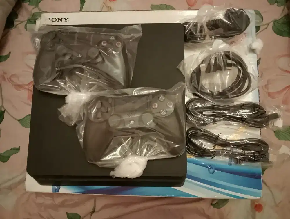 PS4 SLIM SERI 22 1TB ORIGINAL BUKAN HEN FREE 4CD
