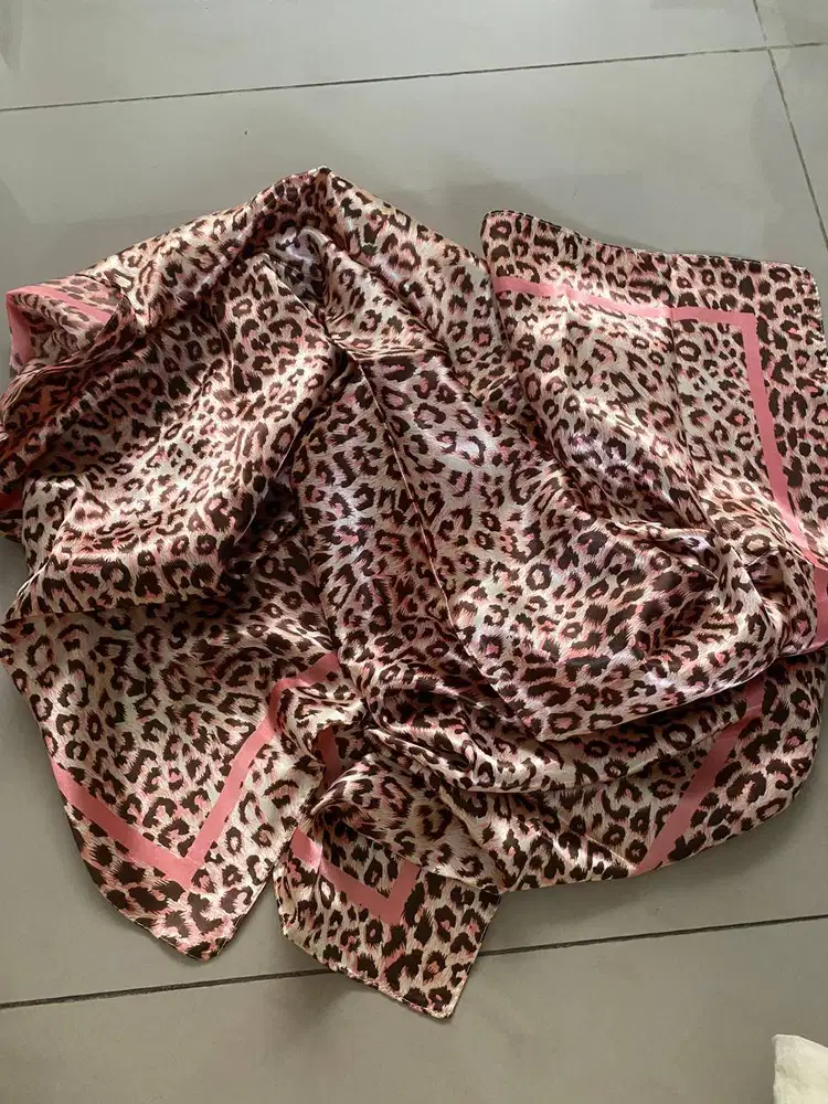 SYAL SCARF MACAN – IMPORT – BARU