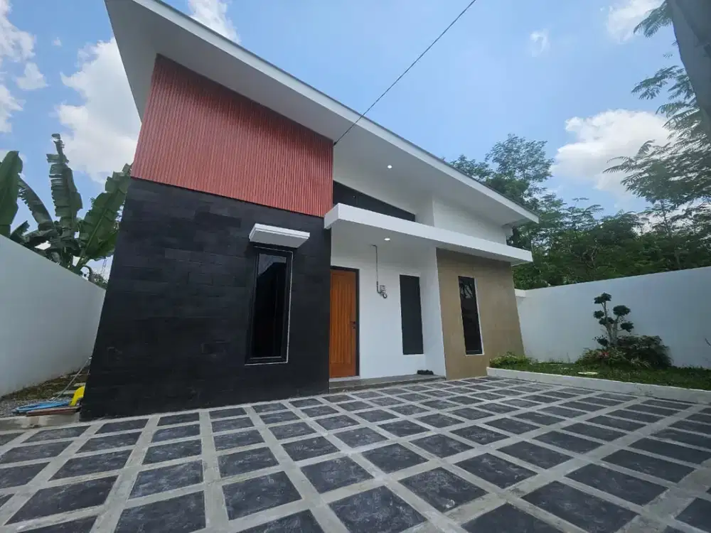 Carport Luas 2 Mobil + Taman Cantik = Rumah Ideal Untuk Keluarga Modern!