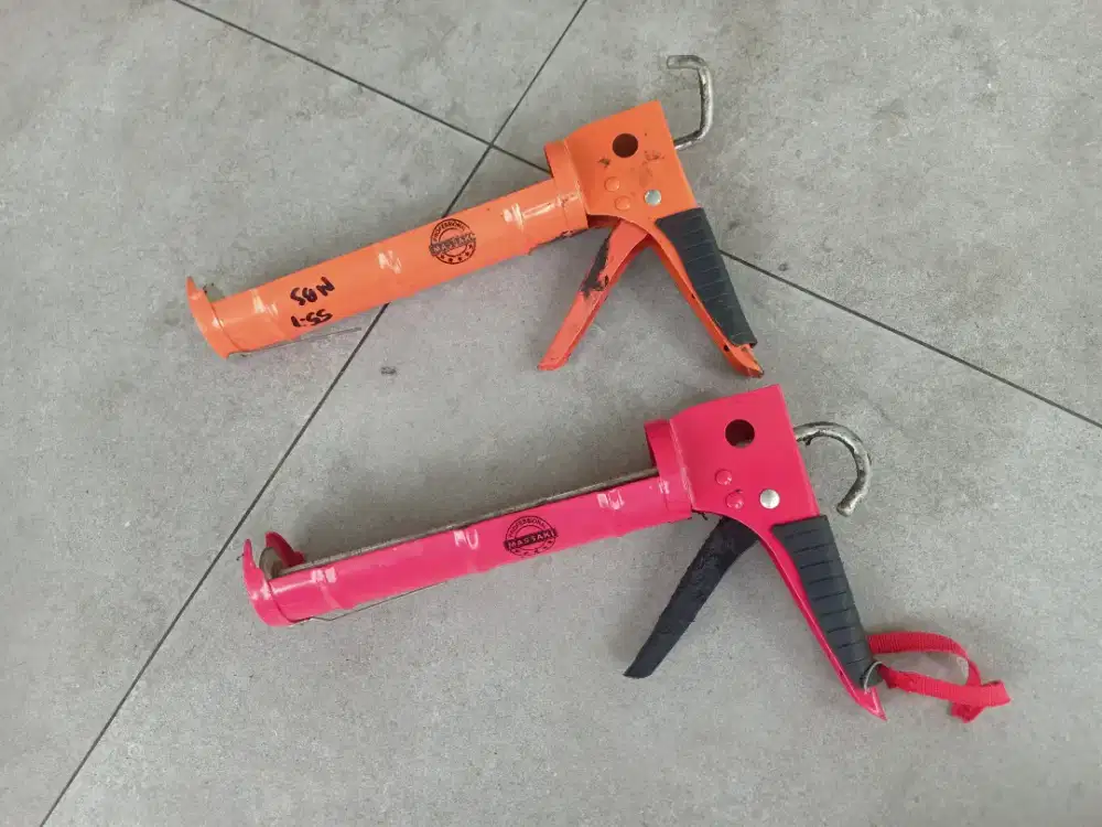 Di jual murah aja peralatan usaha. Gun alat untuk pasang silikon kaca