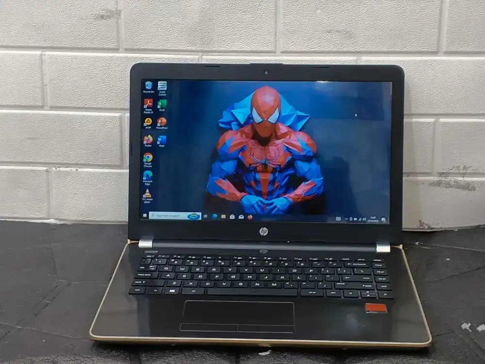 Laptop HP 14-bw0xx/processor AMD A9-9420 RADEON R5/ RAM 4/HDD 1TB