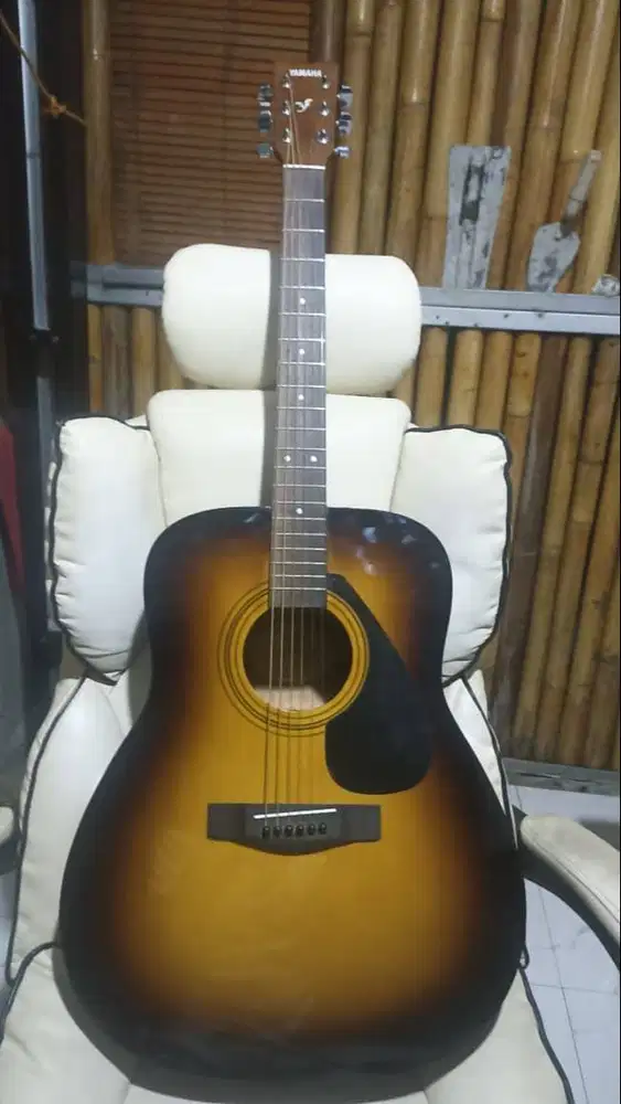GITAR YAMAHA F310 Original pemakaian 2 bulan masih ada invoice Toko