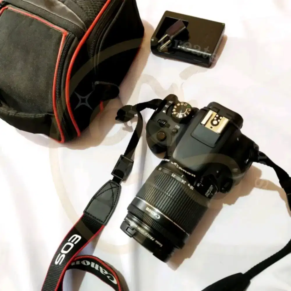 Kamera Canon EOS 100D