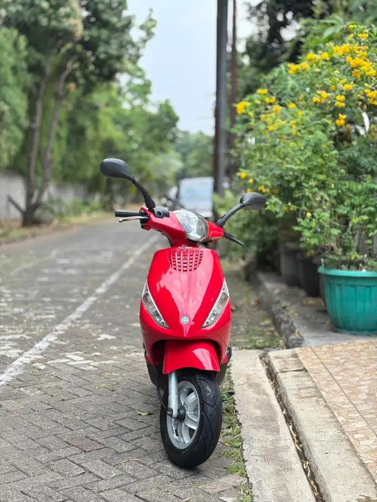 DIJUAL PIAGGIO ZIP 100 4T ITALY ASLI