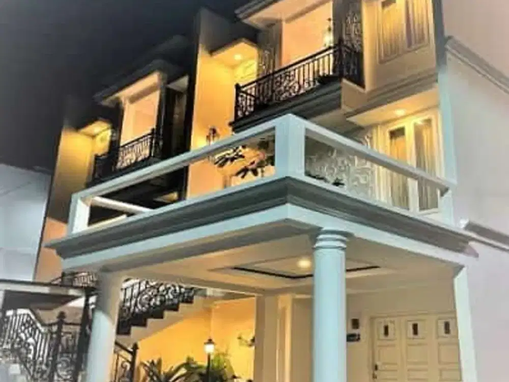 Rumah dengan konsep Classic Modern 3 lantai   ( ST)