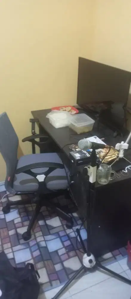 1 set meja kursi kantor