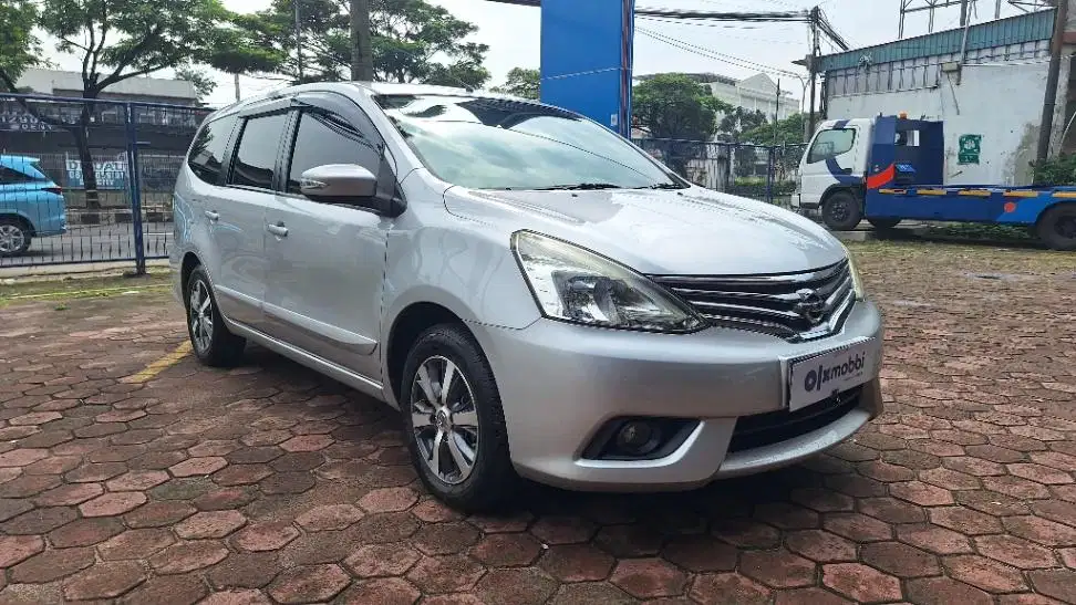 DP MURAH Nissan Grand livina 1.5 XV Bensin-AT 2017 Silver CNINB