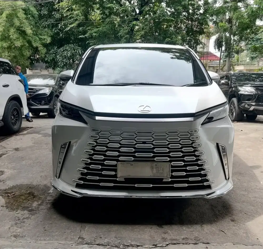 Lexus LM350h Hybrid VIP 4 Seater 2024