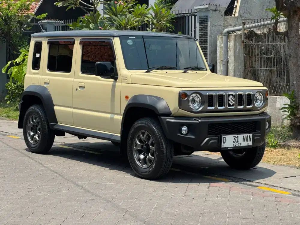 Suzuki Jimny AllGrip 1.5.5 pintu.AT.km 5 Rb istimewa