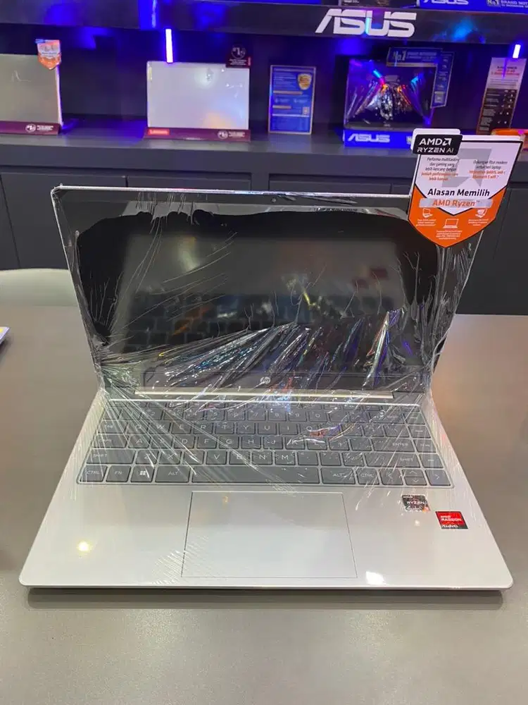 Laptop HP 14-em0332AU