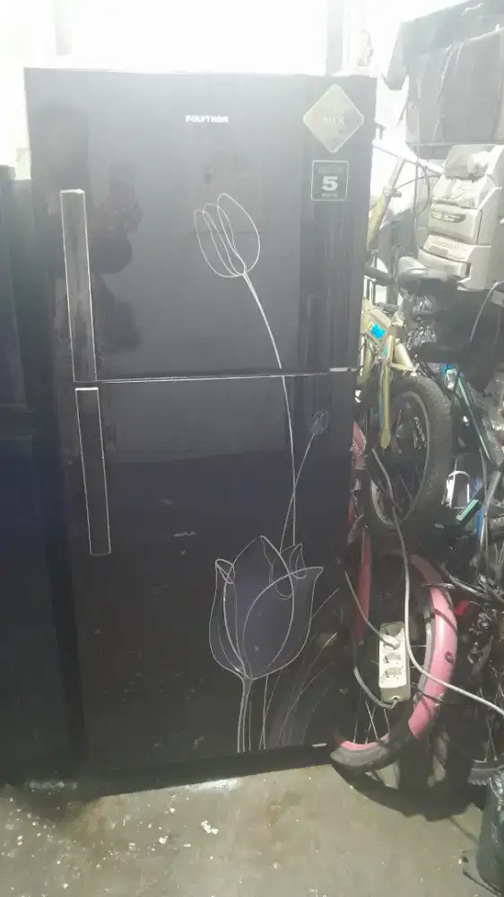 Kulkas polytron beleza