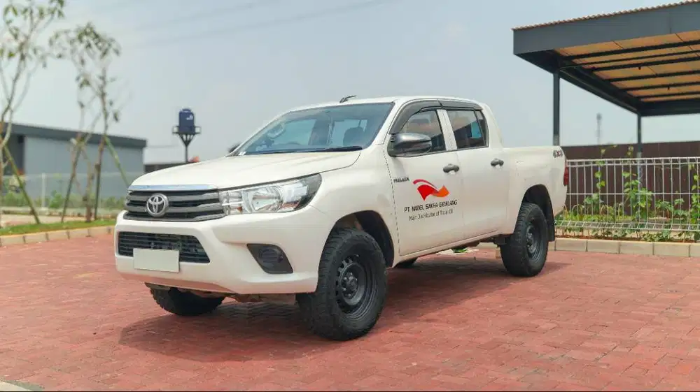 Toyota Hilux 2.4 E Double Cabin (4x4) MT