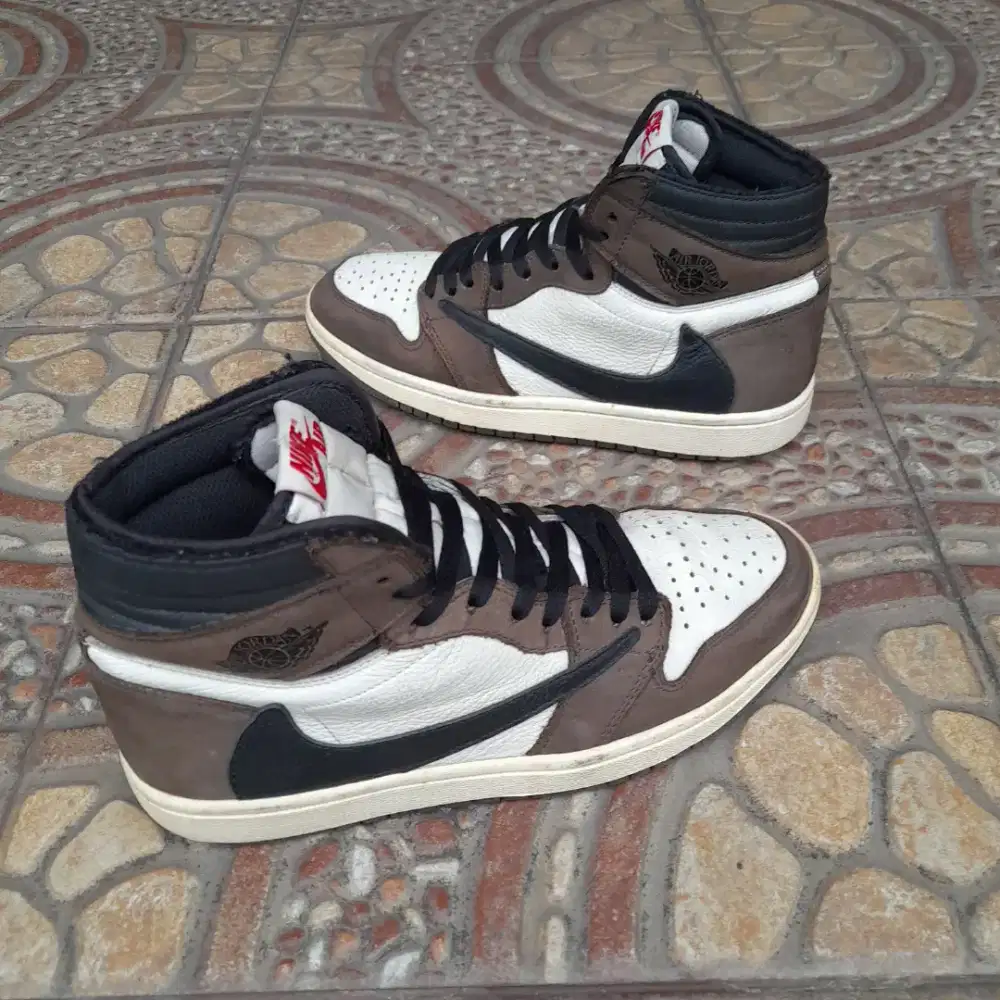 SZ 42 NIKE AIR JORDAN TRAVIS SCOTT HIGH