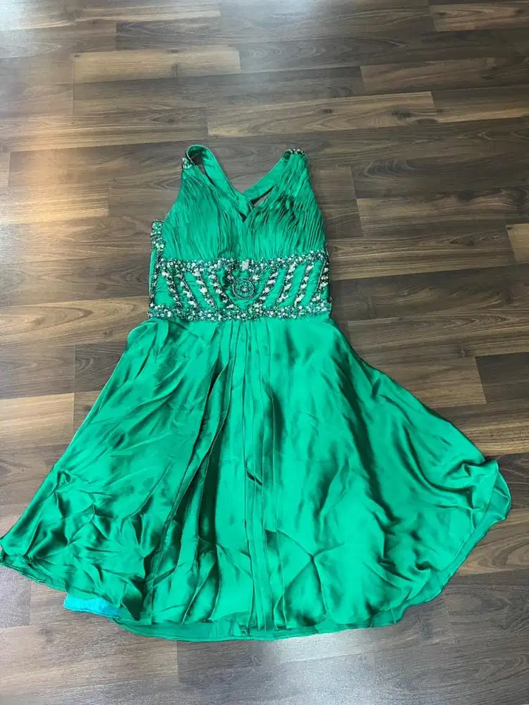 dress hijau pesta ukuran M size
