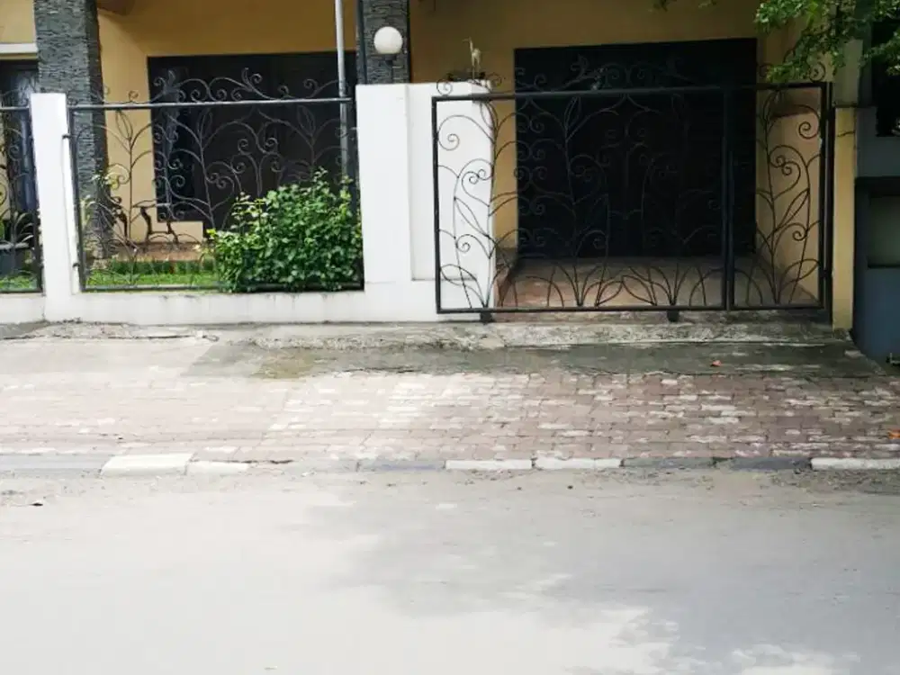 Dijual rumah lama terawat dipinggir jalan, Sektor 3 bintaro
