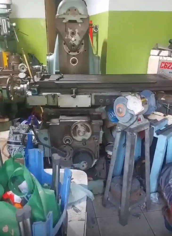 Mesin Milling Frais