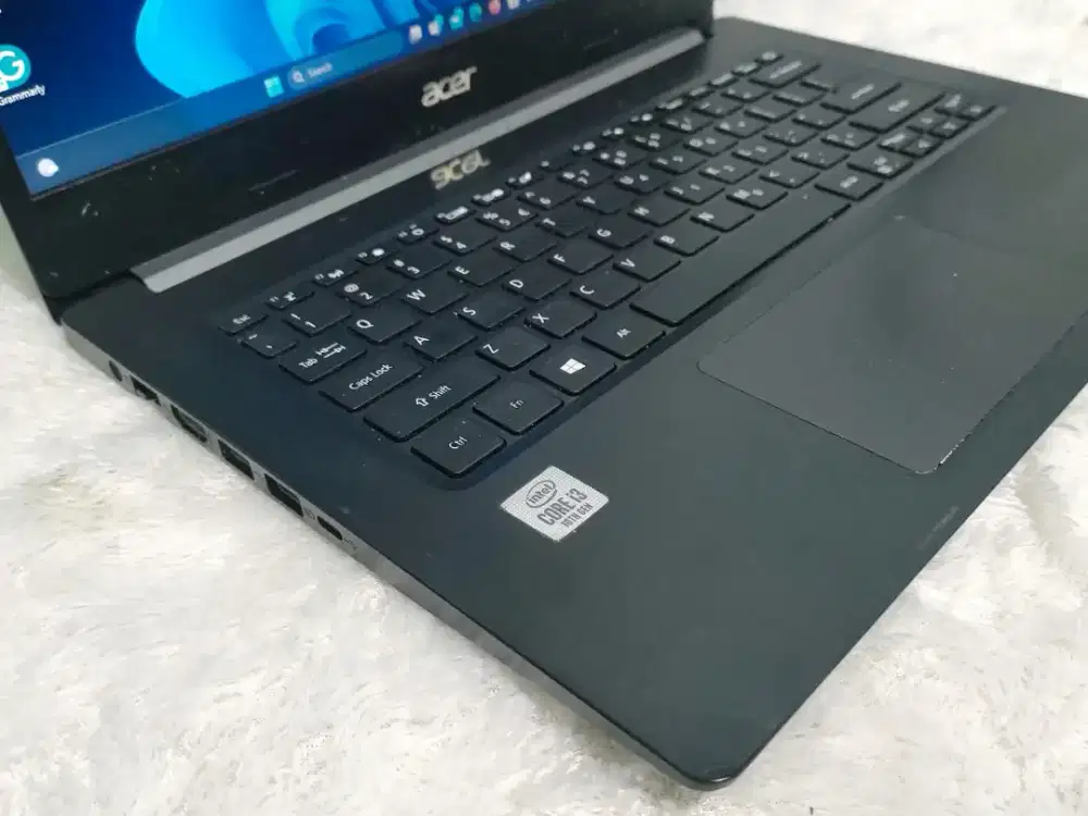 Acer A514-53

- Intel Core i3 - 1005G1