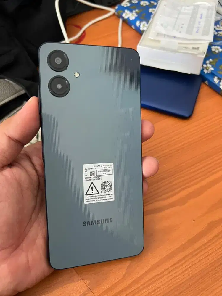 SAMSUNG A06 4/64gb