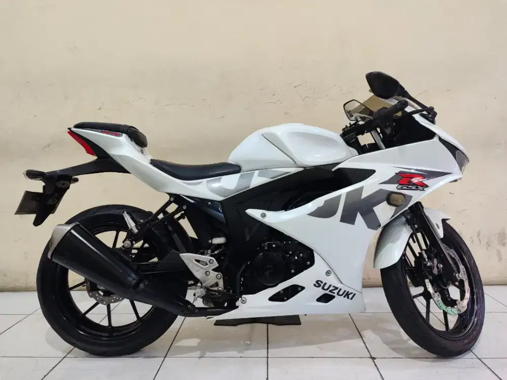 GSX R150 putih 2017 istimewa mulus terawat siap pakai...