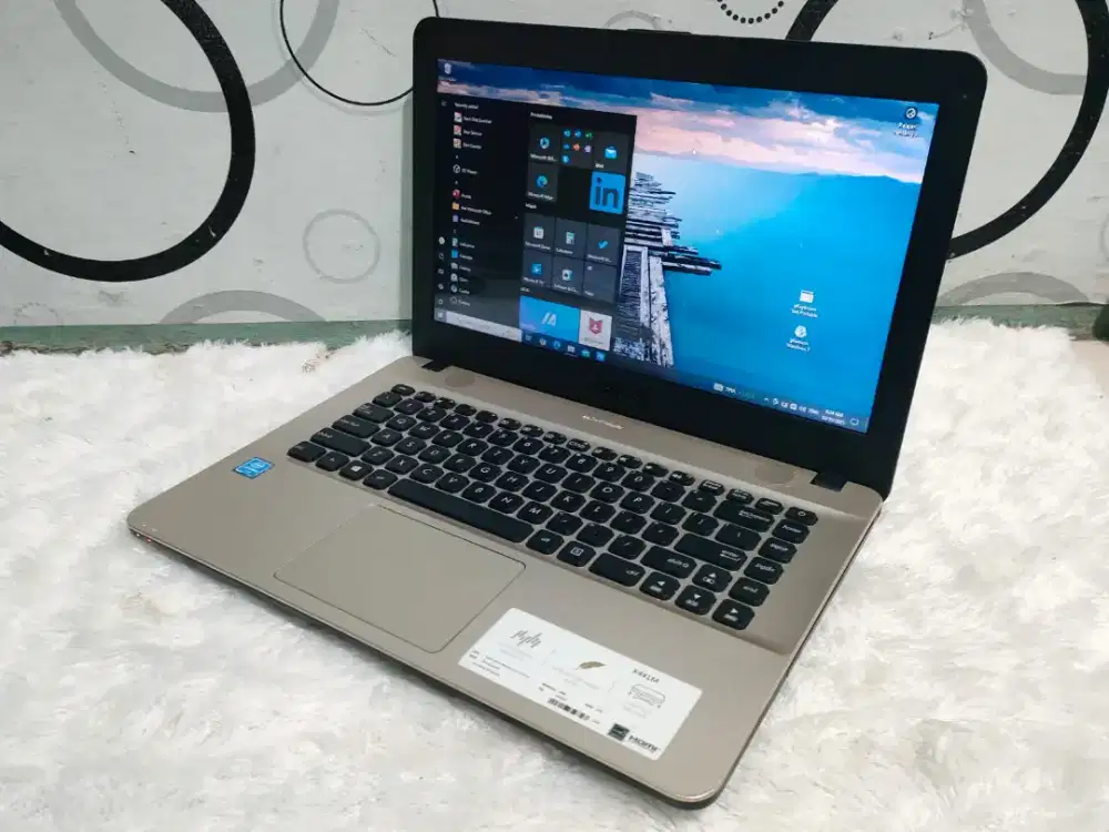 Asus X441M

- Intel Celeron N4000