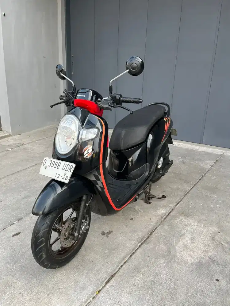 Honda scoopy donat 2018 mulus