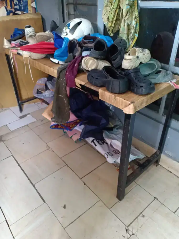Meja besi siku tebal