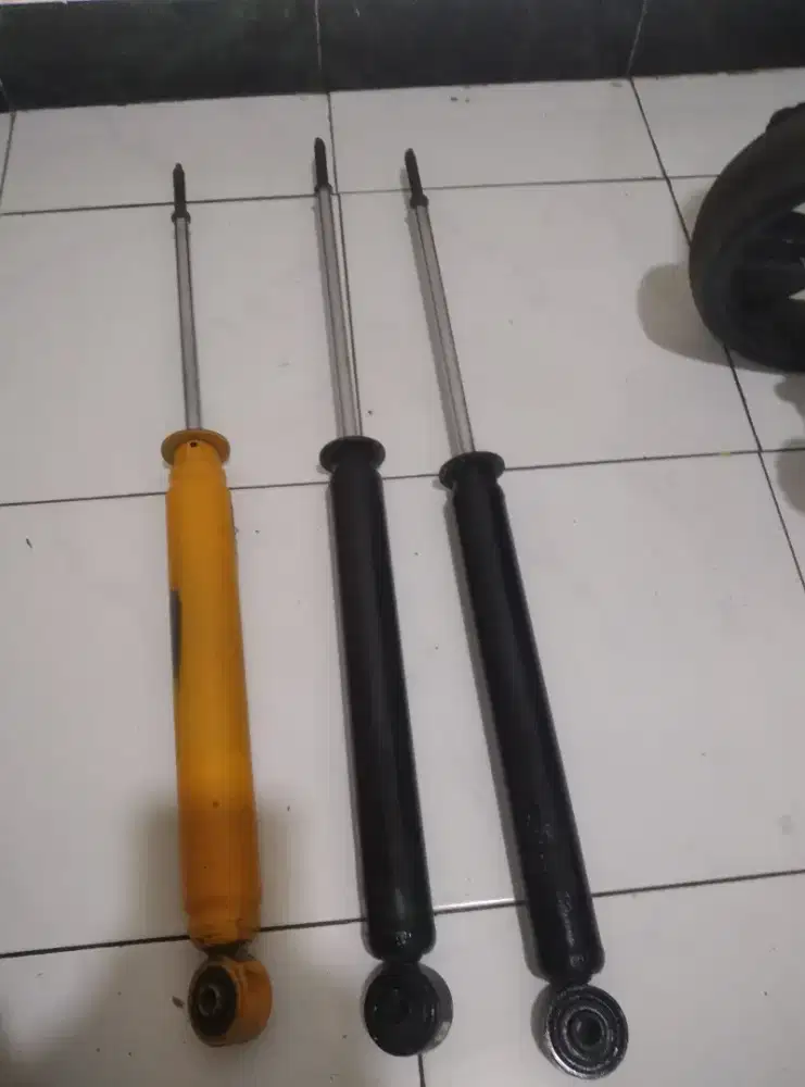 Shock breaker belakang agya 2011-2015