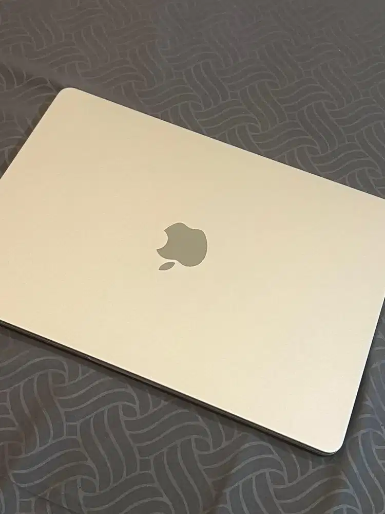 MacBook Air M4 256GB - Fullset Mulus 100% - Baru 1 Bulan