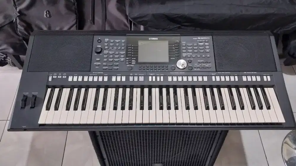 Keyboard yamaha psr s950 minus