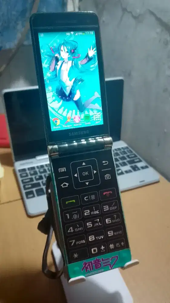 Samsung Galaxy Golden Android Flip