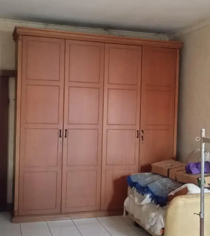DIJUAL CEPAT LEMARI 4 PINTU Rp 1,5 jt - BISA NEGO