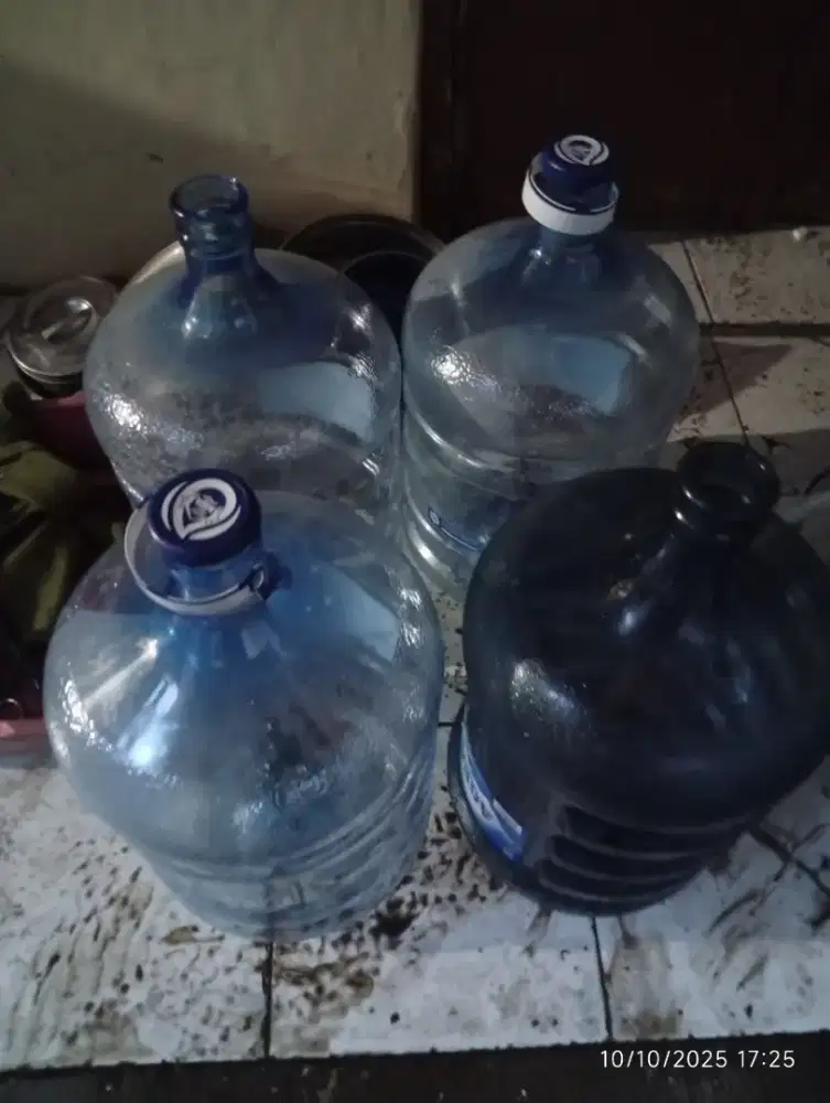 Galon aqua bekas