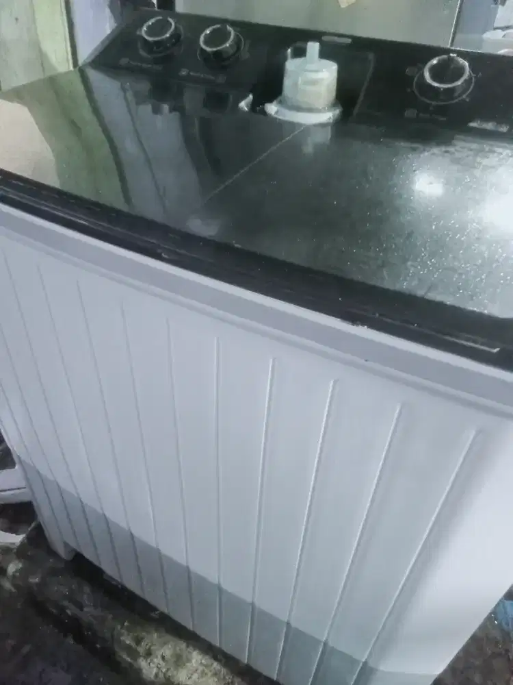 Di jual mesin cuci 2 tabung merk Panasonic kapasitas 14 kg SIAP PAKAI