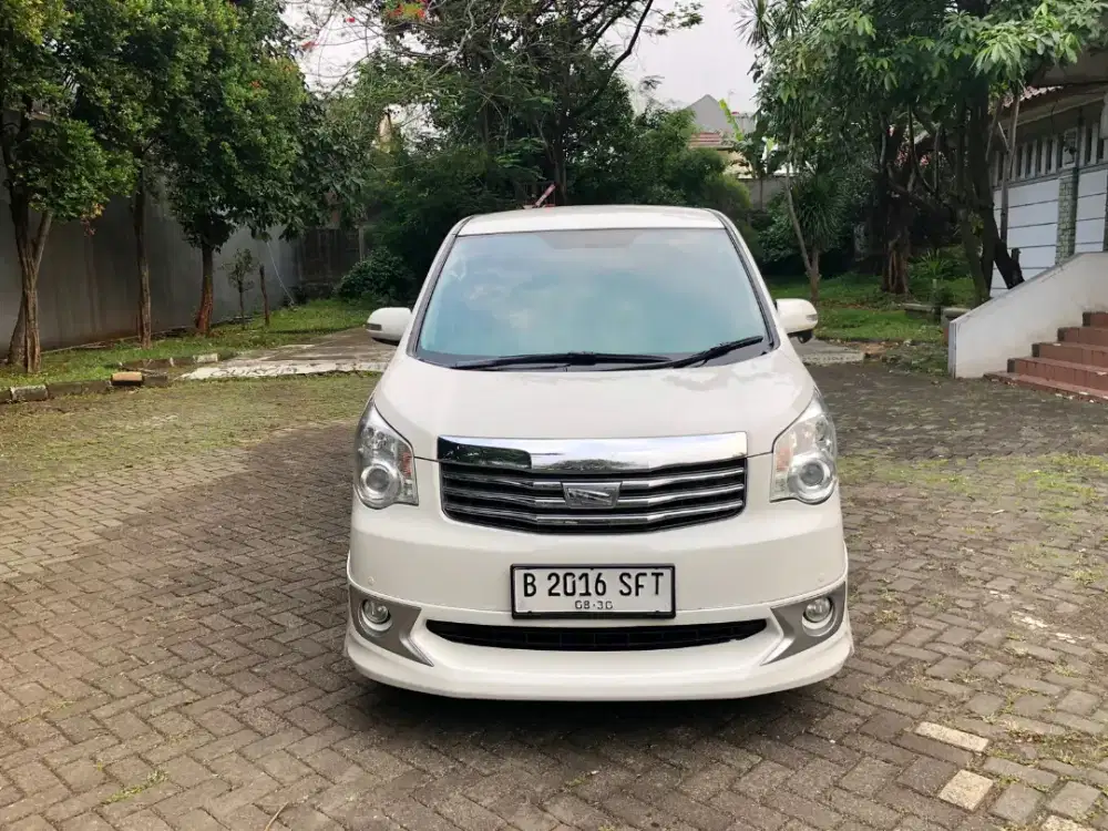 TOYOTA NAV1 V AT 2015