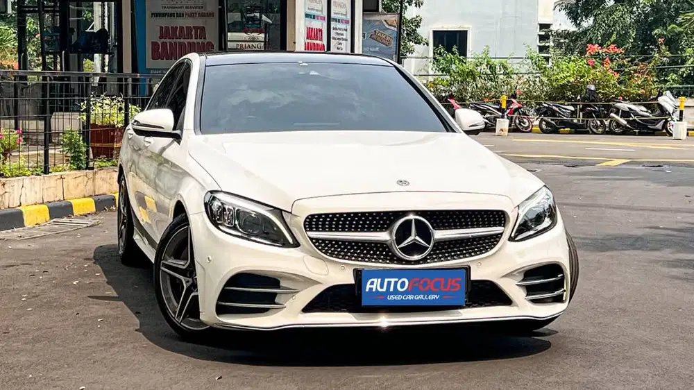 Mercedes benz Mercy C300 C 300 W205 Facelift AMG Line 2019 Putih