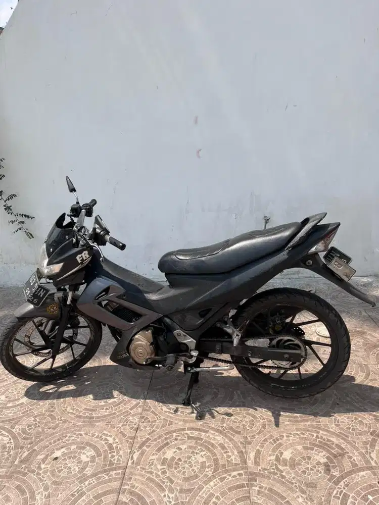 Satria 150 free helm fullface KYT, Jual murah cepet, bole nego.
