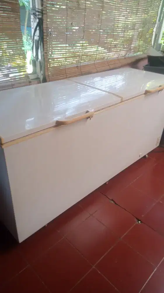 Di jual frezzer box merk Sansio kapasitas 618 Liter BEKU SIAP PAKAI
