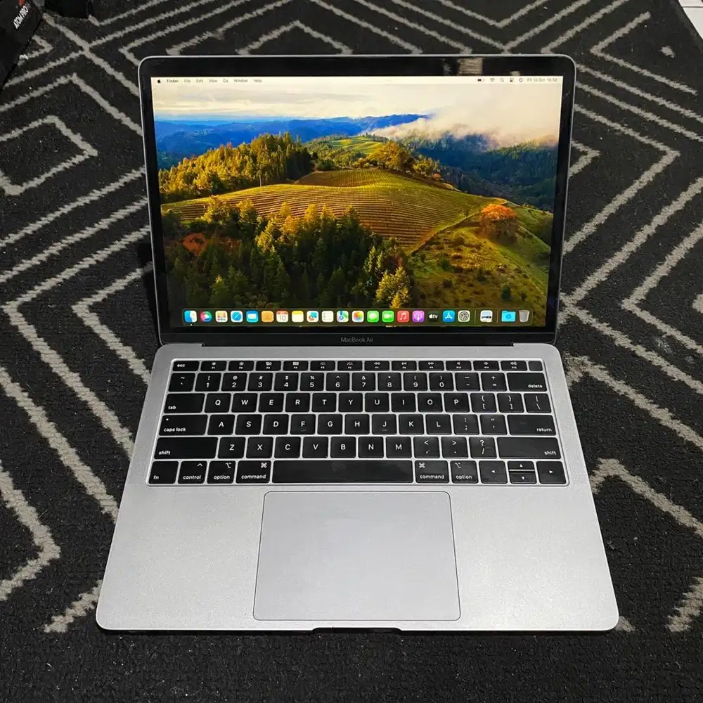 MacBook Air Retina 13 2018 8/256 Mulus dan Murah !