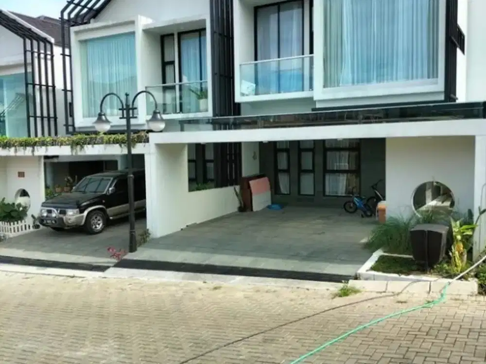 Jual Rumah MEWAH CANTIK dengan fasilitas kolam renang di dekat ISOLA Setiabudi bandung UPI Setiabudi Bandung Utara