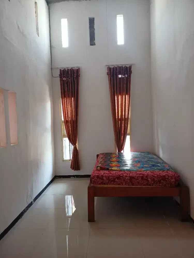 Disewakan rmh baru renov siap huni .  Cocok bagi pasangan muda.