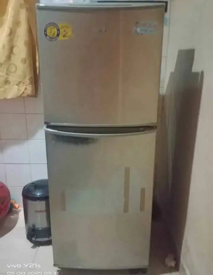 Kulkas aqua 2 pintu normal dingin BS buat es batu dan plus antar