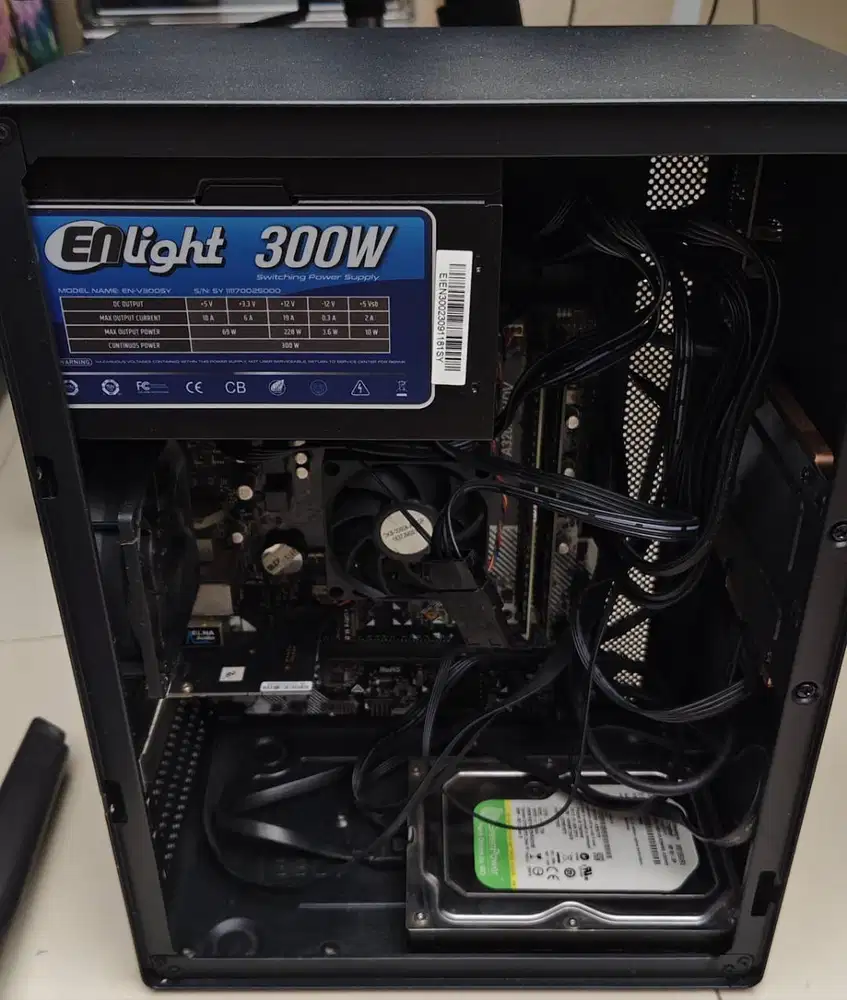 PC Game Low Watt AMD Ryzen 5 2400GE 12GB DDR4 1TB SSD 120GB