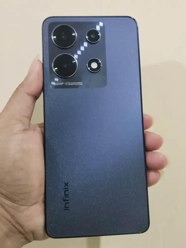 Infinix note 30 ram 8/256 mulus no minus
Kelengkapan hp charger