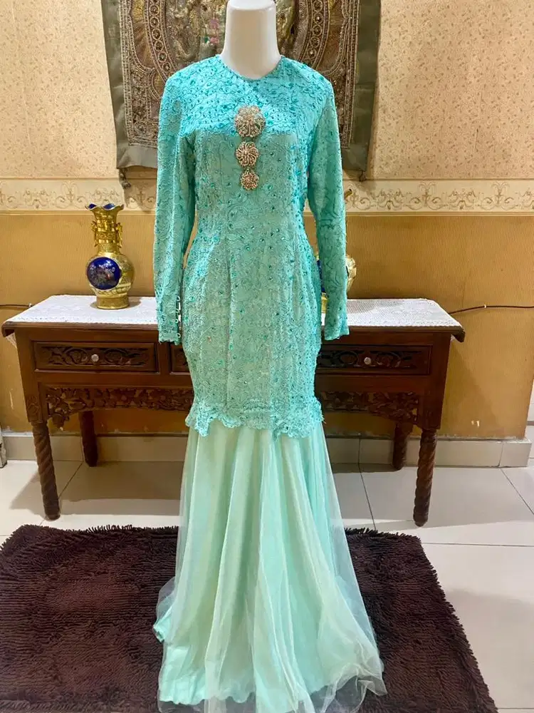 Kebaya gaun duyung