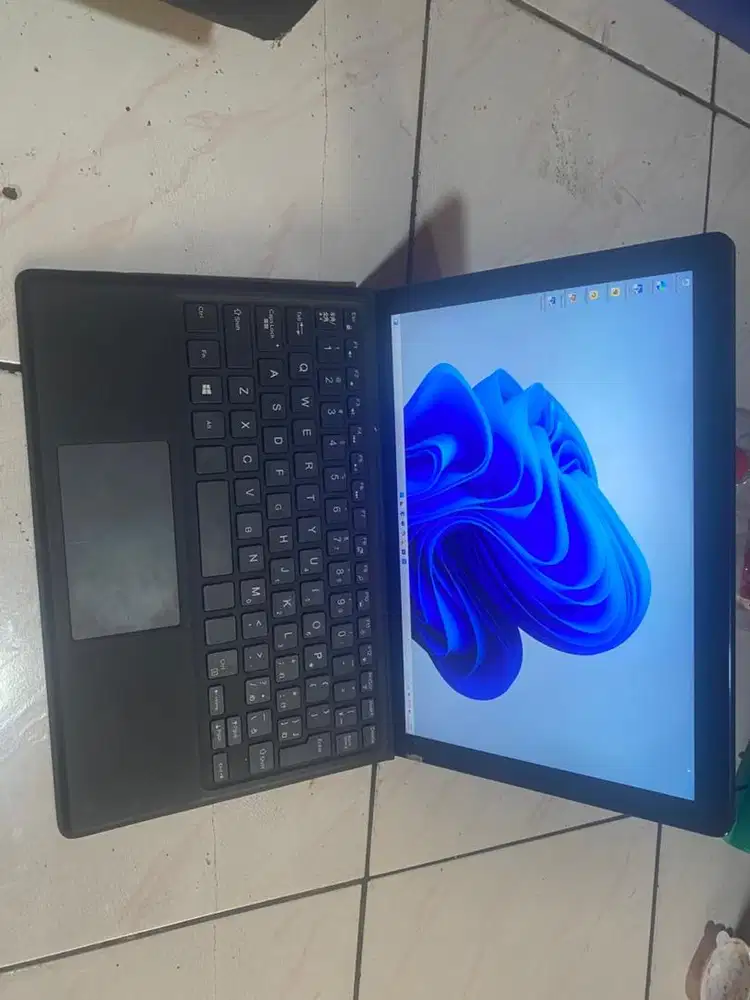 Dell 5920 Tab komputer laptop 2 in 1 mulus seperti baru