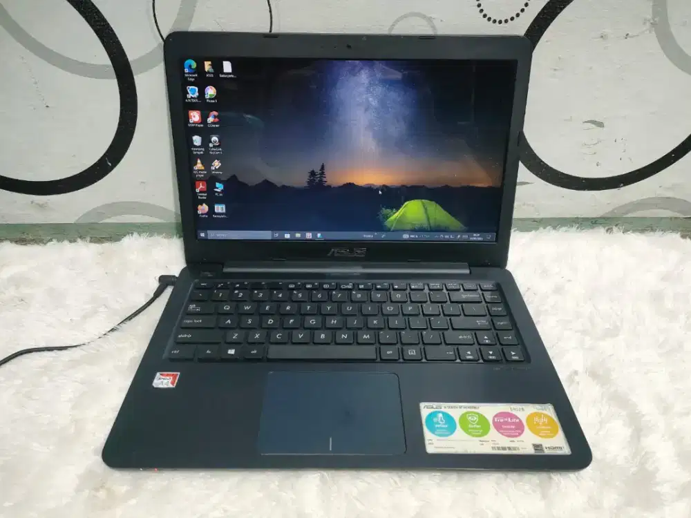Laptop Asus Vivabook E402B -AMD A4 Radeon -SSD 128GB -4GB -SIAP PAKE