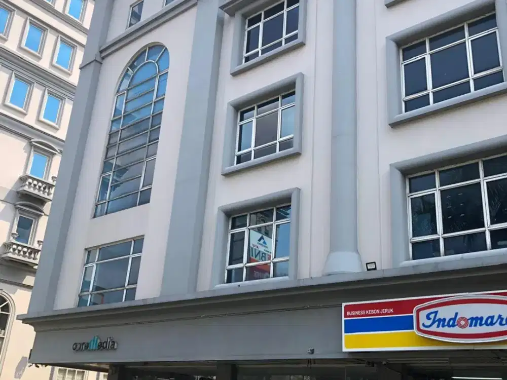 Disewakan/Sale - Ruko 5 Lantai Lokasi Strategis dengan Elevator di jl. Meruya Ilir Maqna Residence, Siap Pakai!