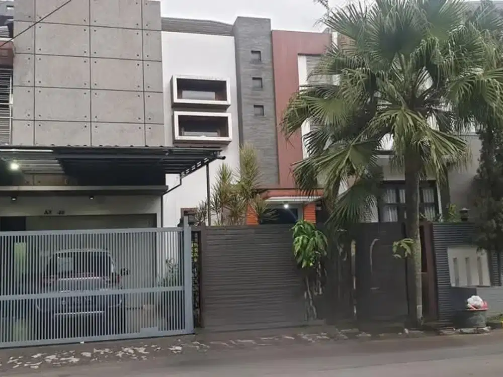 Rumah 2 lantai di Taman Kopo Indah, Bandung.