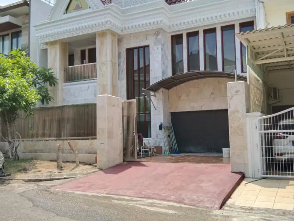 Dijual rumah Pakuwon Indah Surabaya barat Villa bukit indah